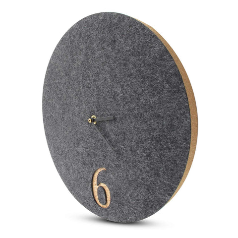 Väggklocka av filt och kork 30 cm | antracit - svart | Design: Aarhus