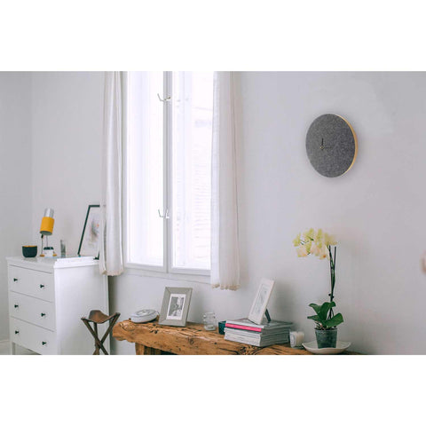 Väggklocka av filt och kork 30 cm | antracit - svart | Design: Aalborg